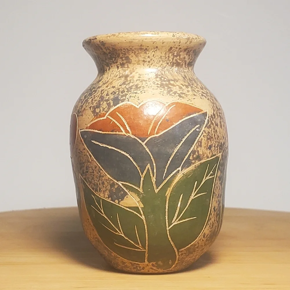VINTAGE Nestor Molina Hand Carved & Painted Nicaraguan Floral Pottery Vase EUC